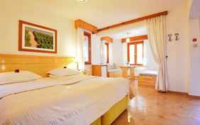 Familien haben die Wahl zwischen 4-Bett-Zimmern und Familienzimmern für bis zu 6 Personen.